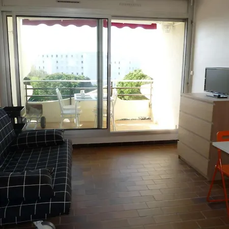 Cabine, Piscine, Proche Et Commerces - Fr-1-328-219 *